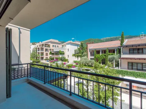 Izdavanje, dvosoban stan, 148m², Porto Montenegro, Tivat - image 10