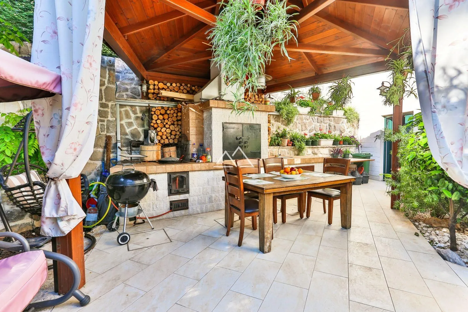 Prodaja, kuća, 240m², Centar, Tivat