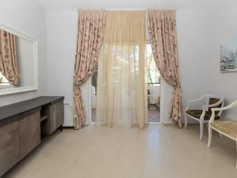 Sale, house, 234m², Tivat, Crna Gora - image 15