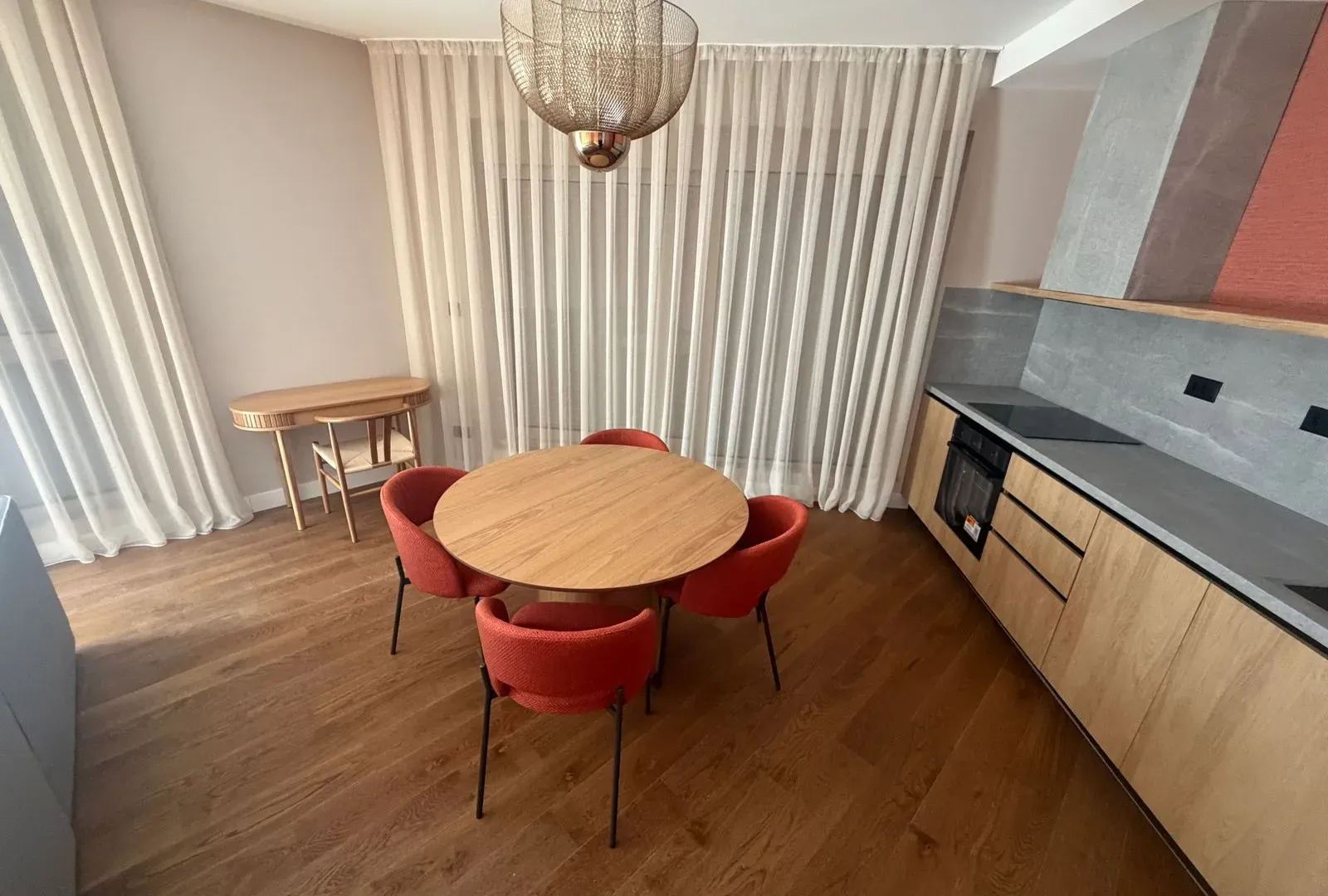 Izdavanje, dvosoban stan, 72m², Tripovići, Tivat