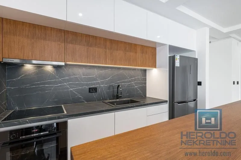 Prodaja, stan, 340m², Kajsijar, Jagodina