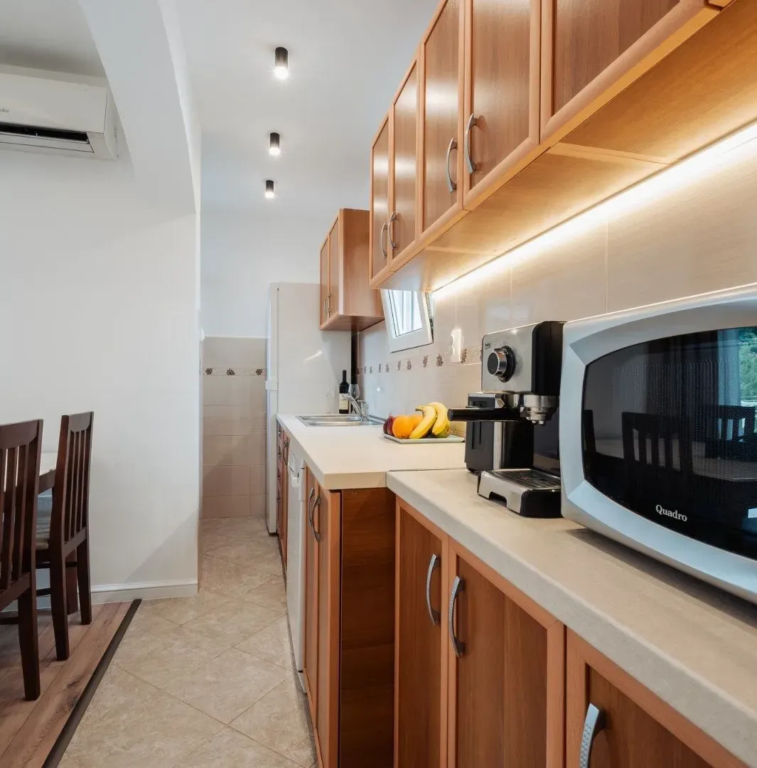 Izdavanje, dvosoban stan, 60m², Pod Kuk, Tivat