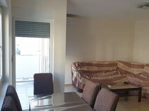 Izdavanje, dvosoban stan, 73m², City Kvart, Podgorica - image 2