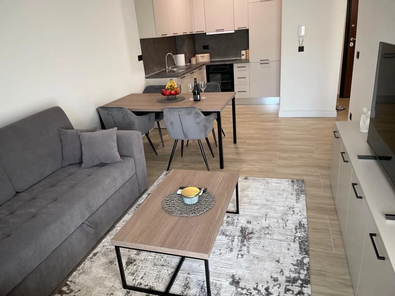 Rent, one bedroom apartment, 46m², Radanovići, Kotor