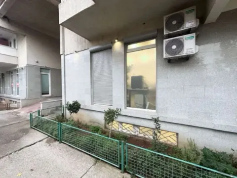Rent, office space, 56m², Blok 9, Podgorica - image 12