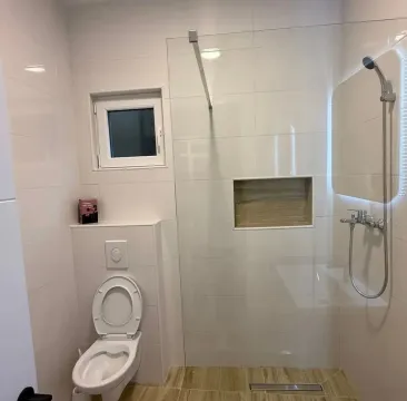 Rent, one bedroom apartment, 55m², Gradiošnica, Tivat - image 11