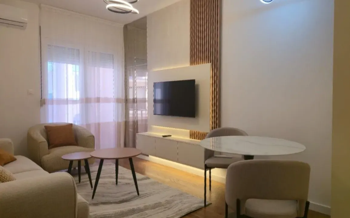 Izdavanje, jednosoban stan, 35m², Stari Aerodrom, Podgorica