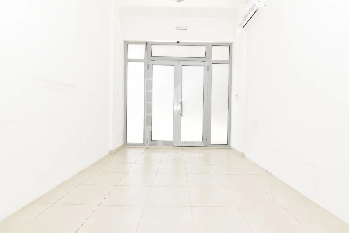 Rent, office space, 124m², Tološka šuma, Podgorica