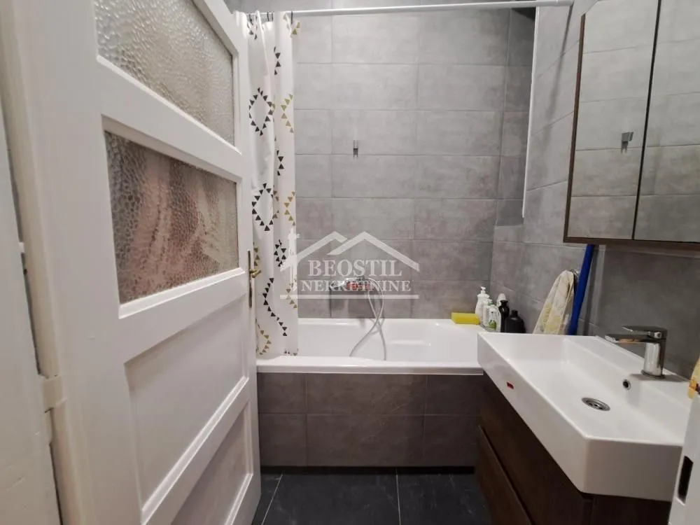 Sale, two bedroom apartment, 61m², Stari Grad, Beograd