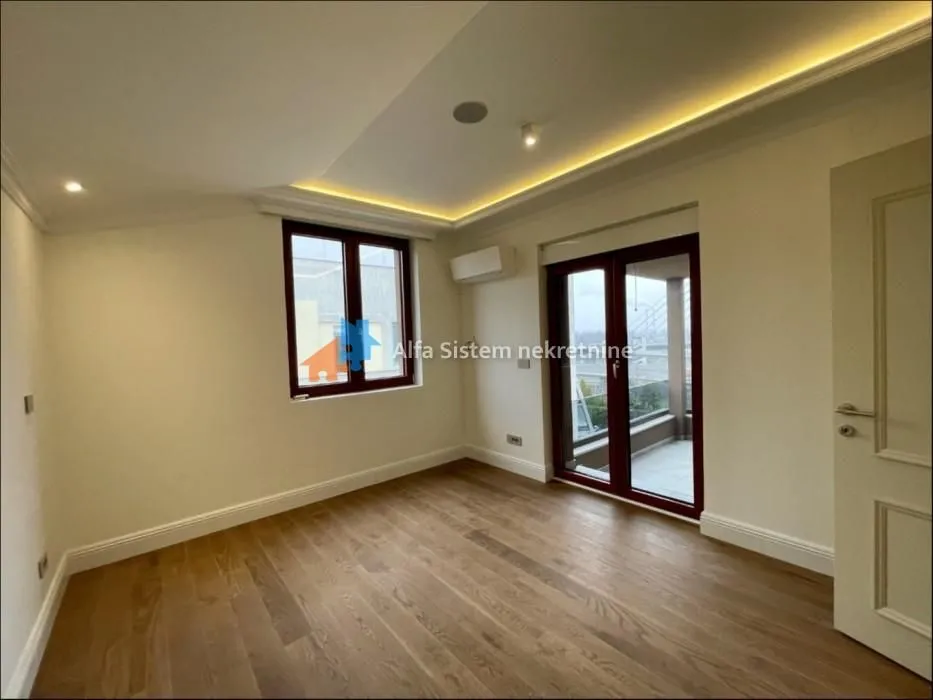 Izdavanje, četvorosoban stan, 174m², Savski Venac, Beograd