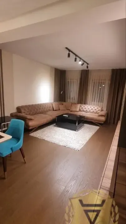 Izdavanje, trosoban stan, 70m², Vračar Hram, Vračar Sve Podlokacije