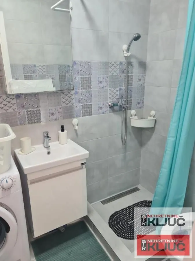 Izdavanje, garsonjera, 21m², Centar, Novi Sad
