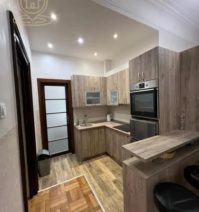 Izdavanje, dvosoban stan, 70m², Stari Grad, Beograd