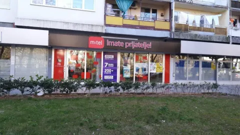 Shopfront and entrance of a commercial space on the ground floor of a building. - image 5