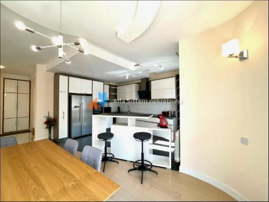 Izdavanje, četvorosoban stan, 190m², Neimar, Vračar Sve Podlokacije