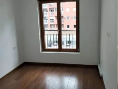 Izdavanje, dvosoban stan, 70m², Master Kvart, Podgorica - image 2