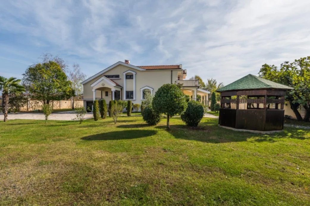 Rent, house, 370m², Zabjelo, Podgorica