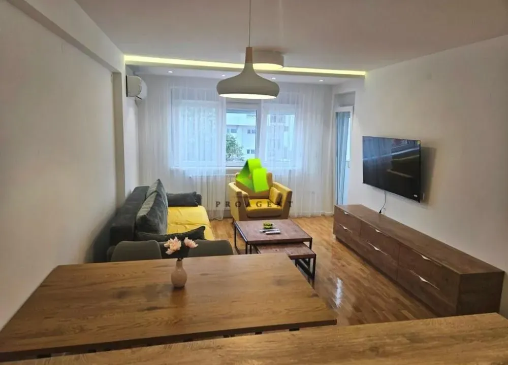 Izdavanje, trosoban stan, 73m², Medijana, Niš