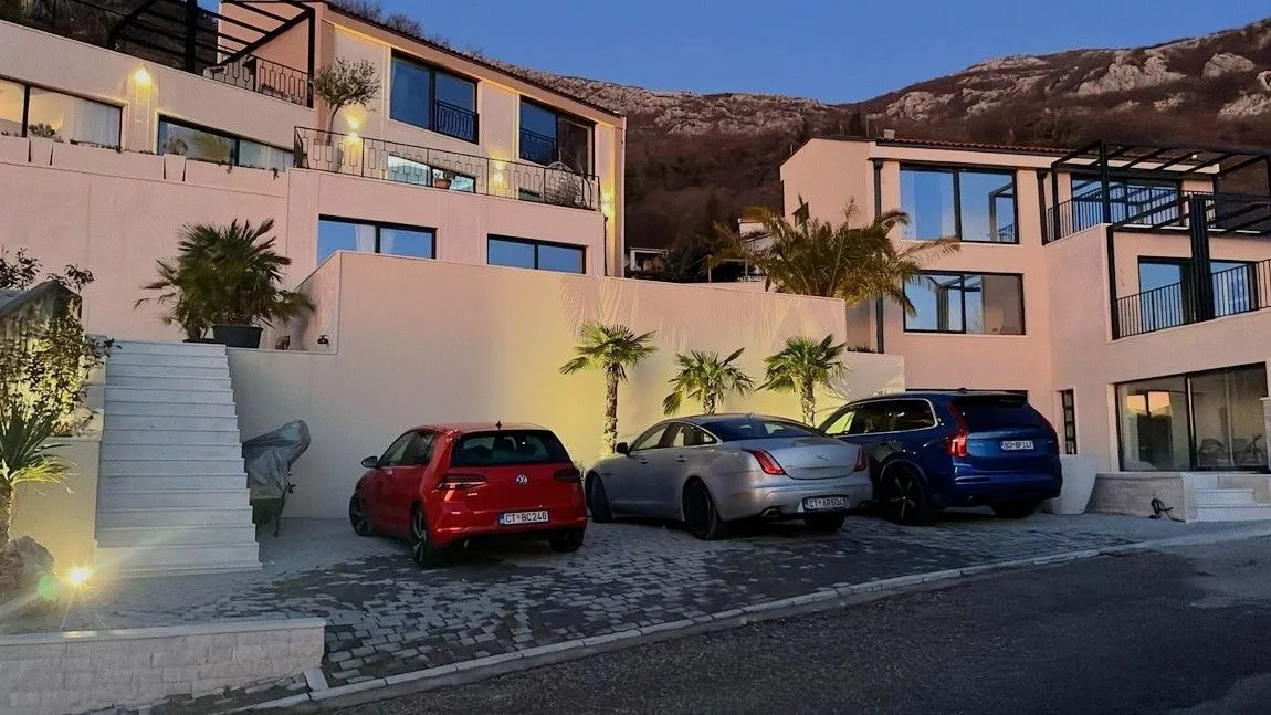 Sale, house, 300m², Kuljače, Budva