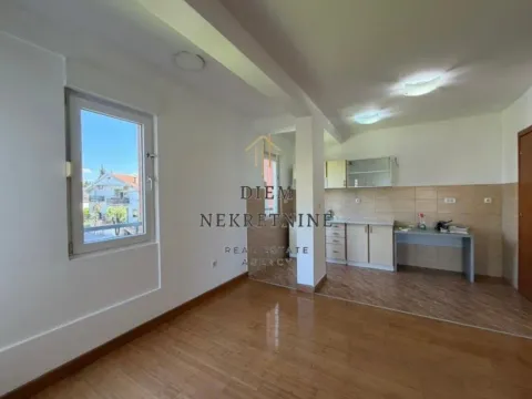 Izdavanje, trosoban stan, 107m², Vezirov Most, Podgorica - image 6