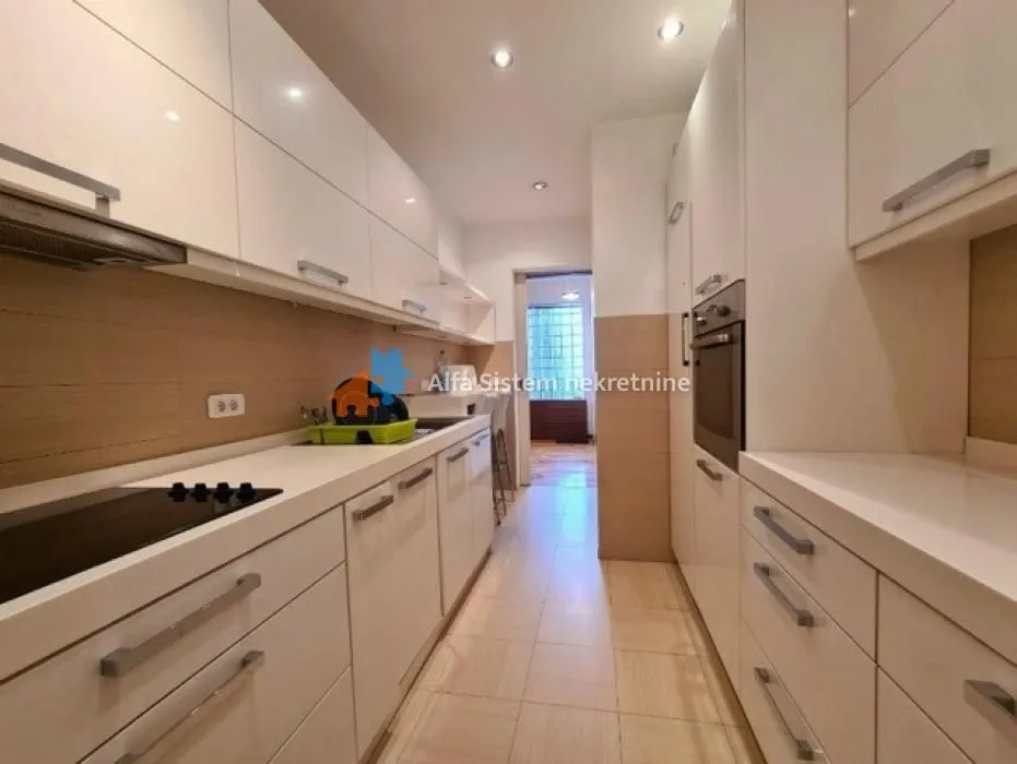 Izdavanje, trosoban stan, 130m², Stari Grad, Beograd