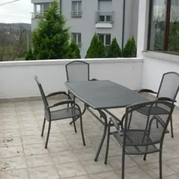 Izdavanje, kuća, 300m², Savski Venac, Beograd - image 15