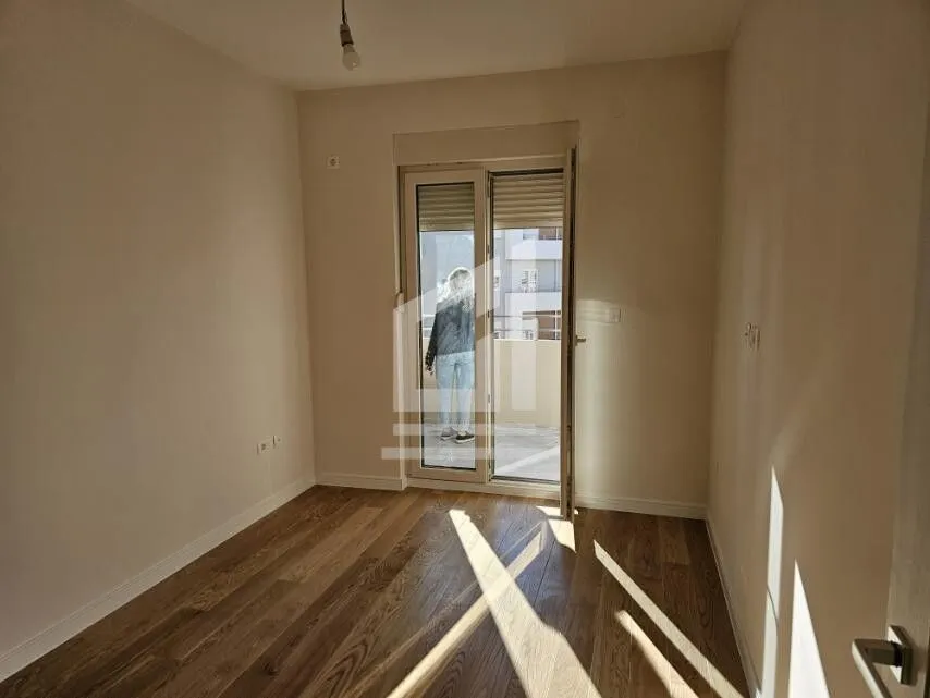 Izdavanje, jednosoban stan, 49m², Central Point, Podgorica