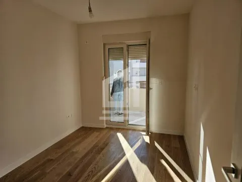 Izdavanje, jednosoban stan, 49m², Central Point, Podgorica - image 1