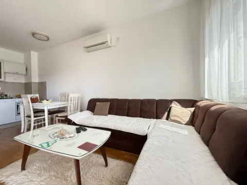 Izdavanje, jednosoban stan, 47m², Zagorič, Podgorica