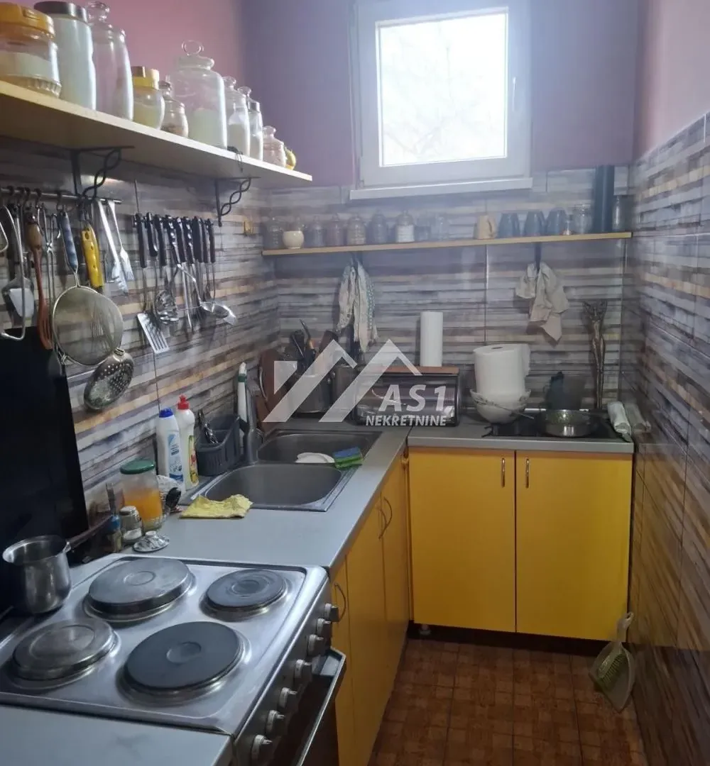 Prodaja, kuća, 266m², Futog, Novi Sad Sve Podlokacije