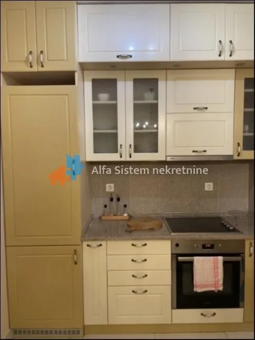 Izdavanje, trosoban stan, 104m², Savski Venac, Beograd