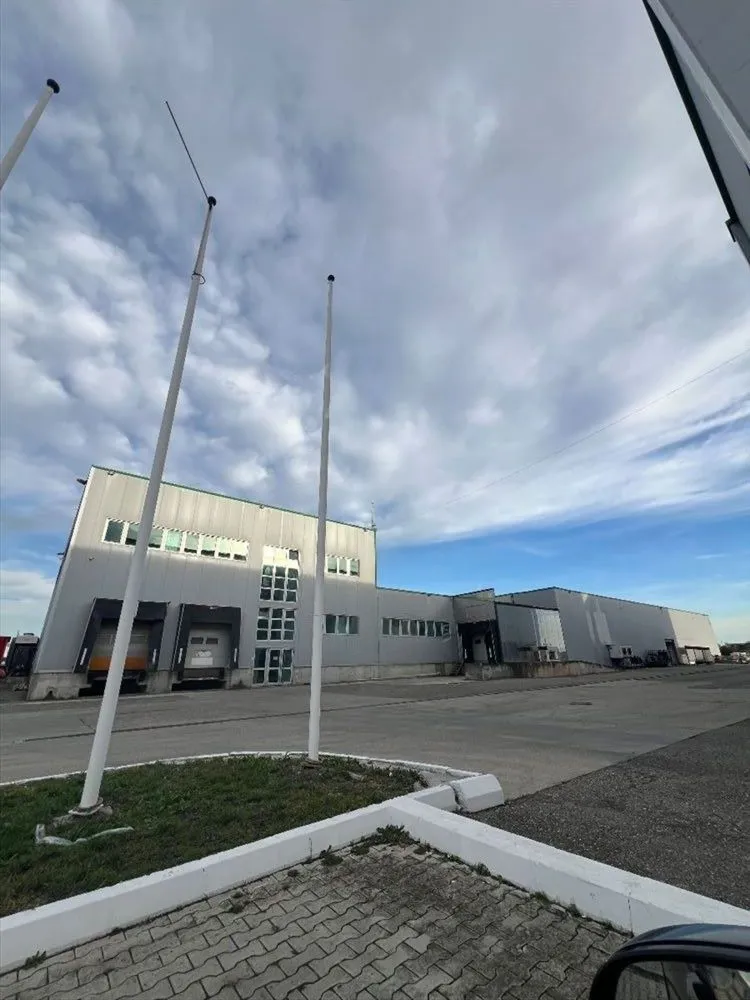 Rent, office space, 3200m², Šimanovci, Pećinci