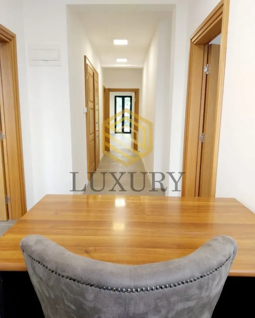 Izdavanje, poslovni prostor, 120m², Centar, Podgorica