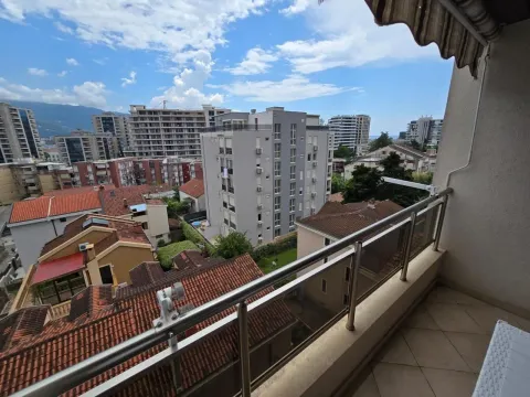 Rent, one bedroom apartment, 42m², Centar, Budva - image 10