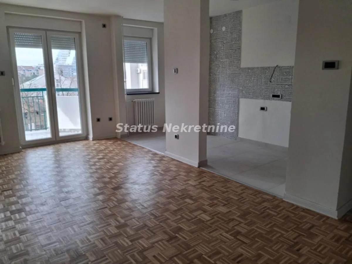 Prodaja, dvosoban stan, 55m², Cara Dušana, Novi Sad Sve Podlokacije