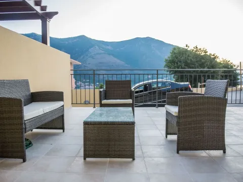 Rent, two bedroom apartment, 81m², Dobrota, Kotor - image 4