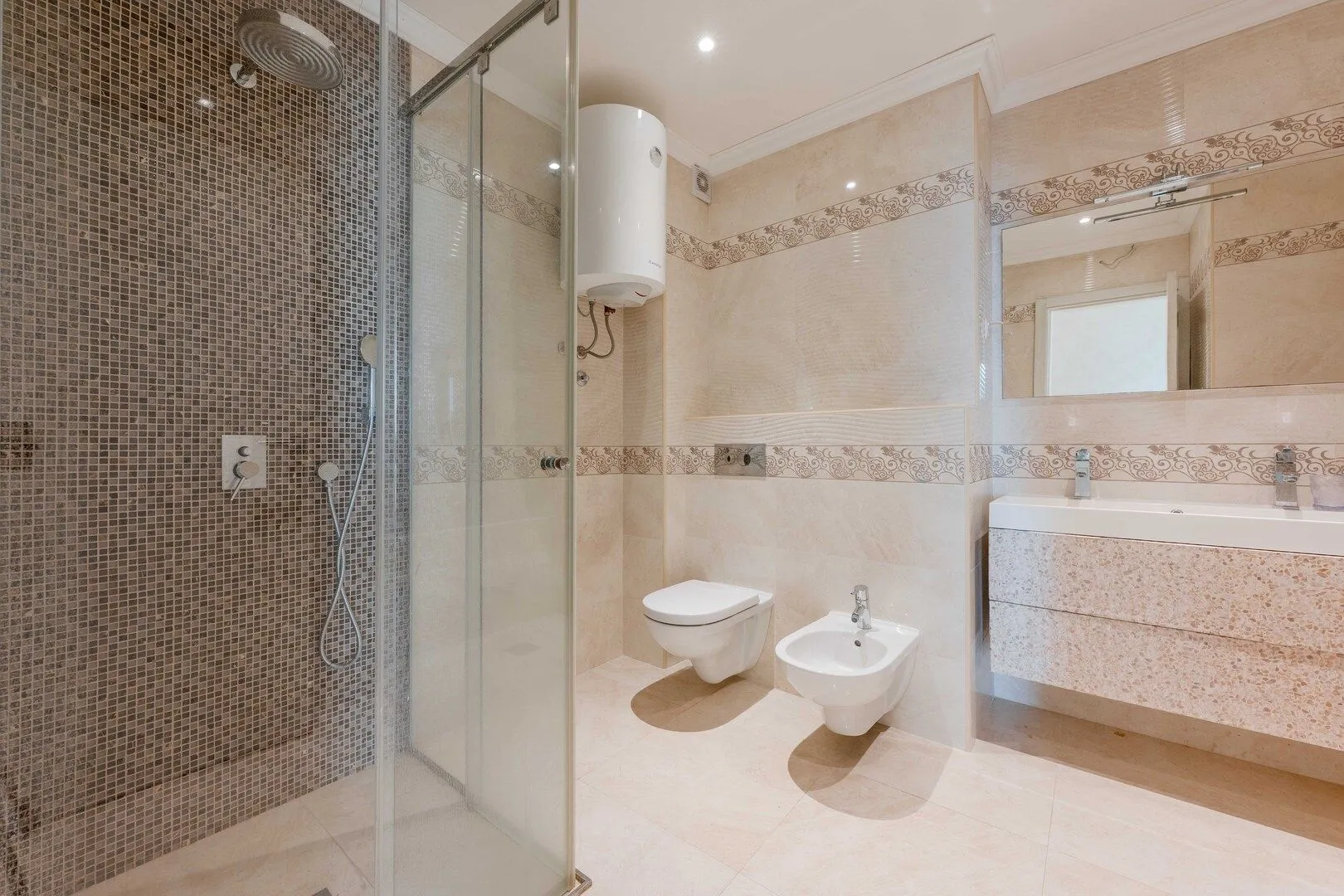 Prodaja, trosoban stan, 115m², Bečići, Budva