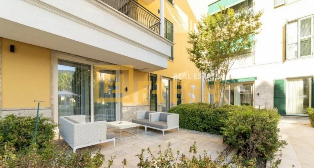 Prodaja, jednosoban stan, 90m², Herceg Novi, Crna Gora