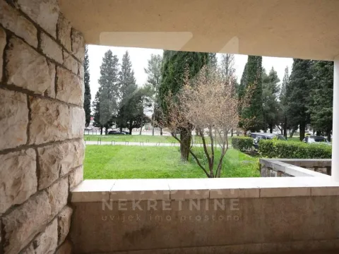 Izdavanje, poslovni prostor, 95m², Pod Goricom, Podgorica - image 16