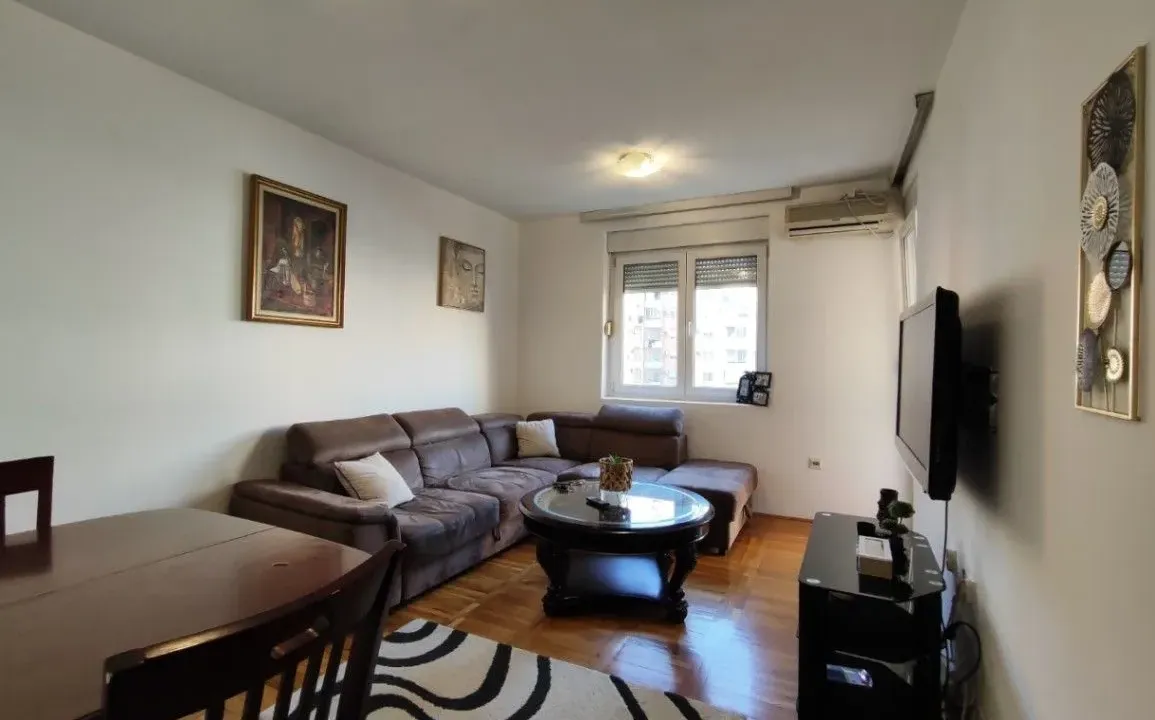 Izdavanje, dvosoban stan, 64m², Stari Aerodrom, Podgorica