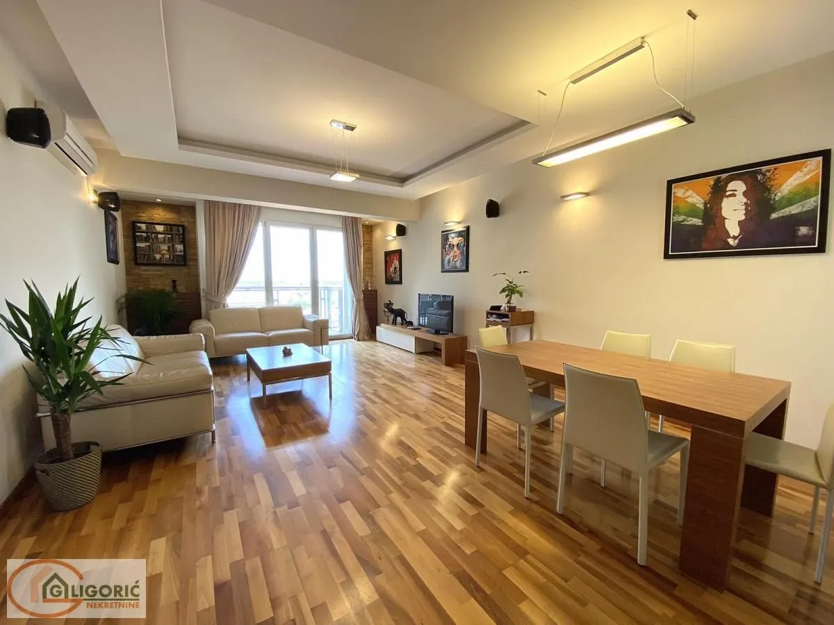 Izdavanje, trosoban stan, 122m², Stari Grad, Beograd