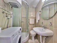 Izdavanje, dvosoban stan, 52m², Budva, Crna Gora - image 13