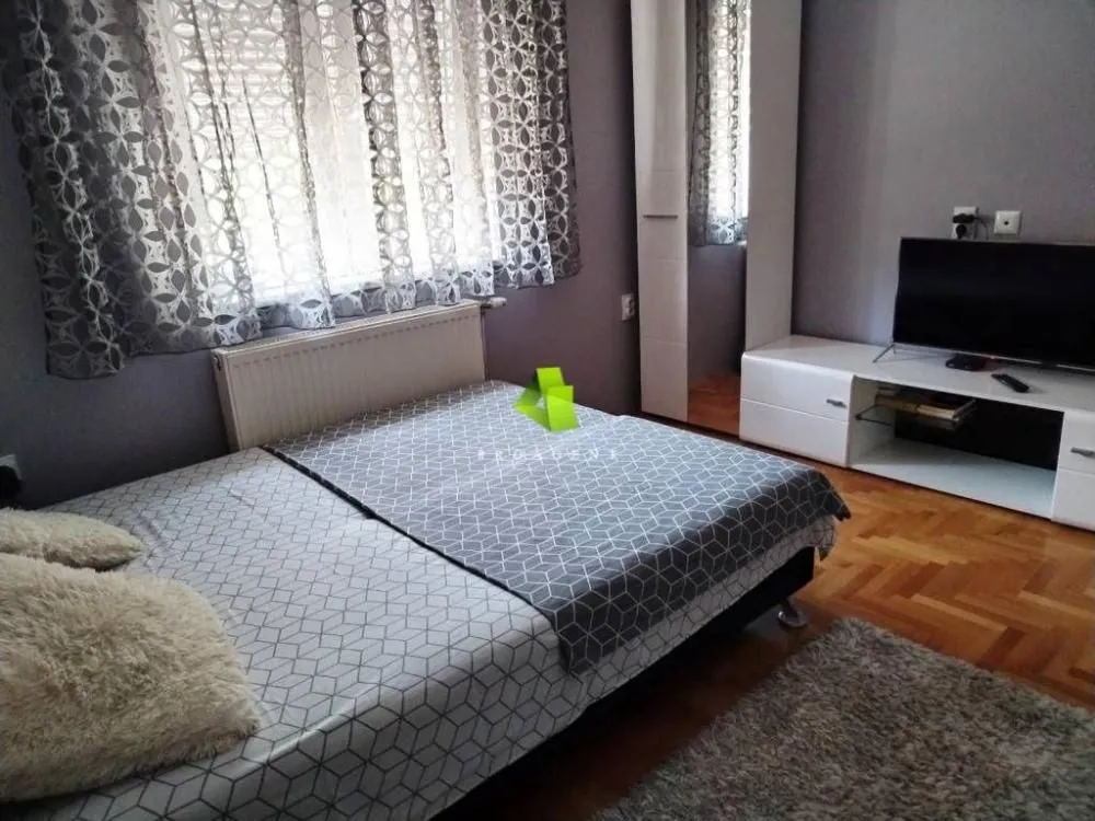 Izdavanje, kuća, 100m², Palilula, Niš