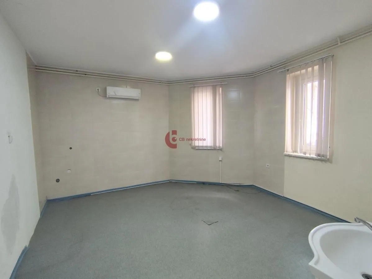 Rent, office space, 320m², Centar, Subotica