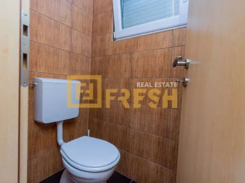 Izdavanje, dvosoban stan, 90m², Krivi Most, Podgorica - image 14