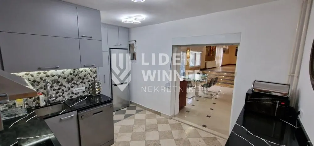 Izdavanje, kuća, 190m², Žarkovo, Beograd