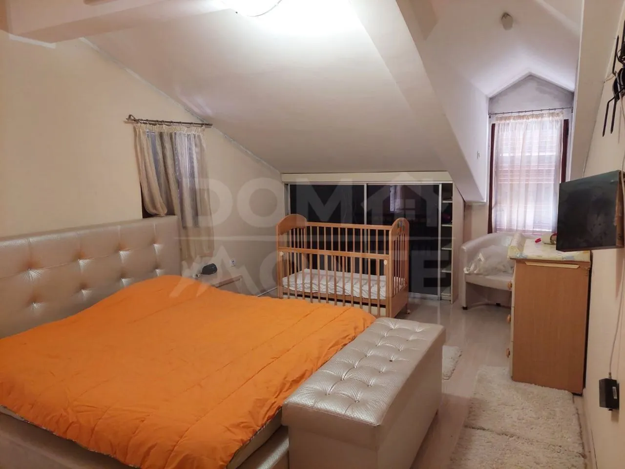 Izdavanje, trosoban stan, 130m², Radanovići, Kotor