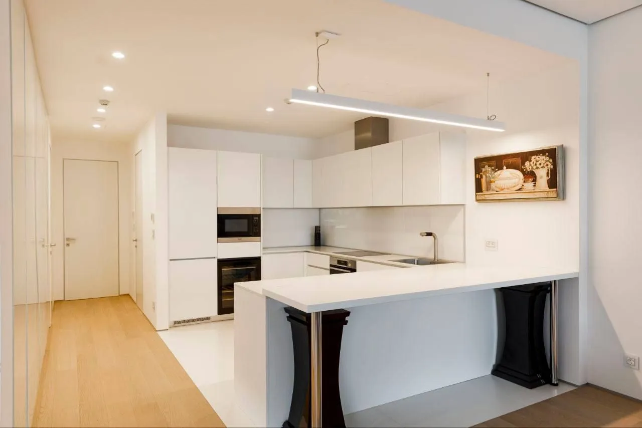 Izdavanje, dvosoban stan, 178m², Dukley Gardens, Budva