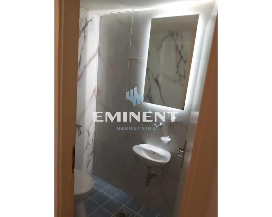 Izdavanje, trosoban stan, 75m², Banovo Brdo, Beograd