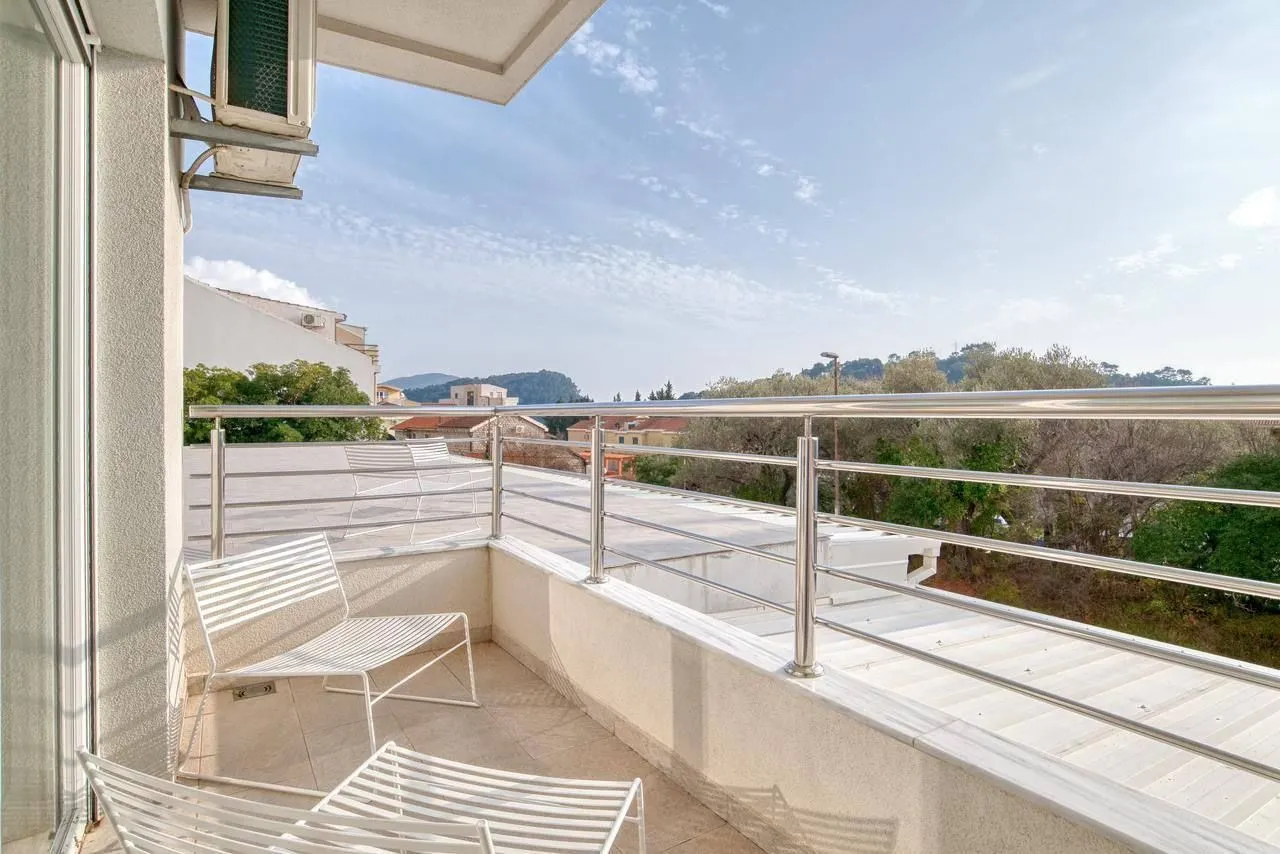 Sale, two bedroom apartment, 60m², Petrovac, Budva